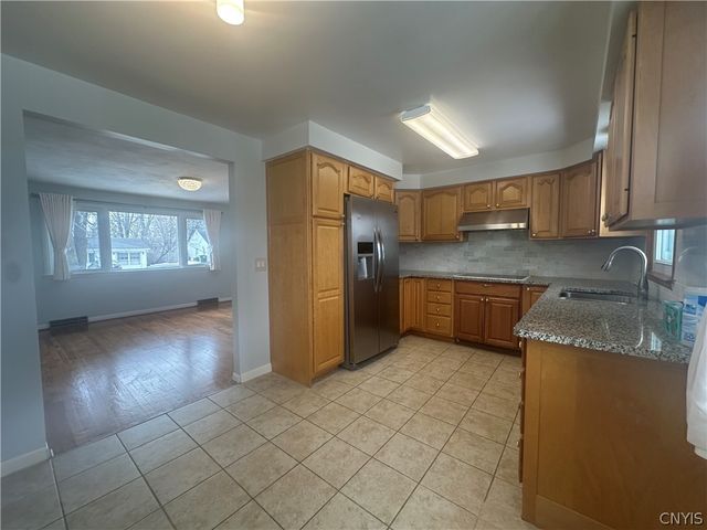 412 Sunflower Drive, Salina, NY 13088