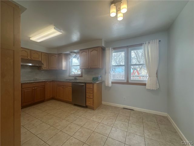 412 Sunflower Drive, Salina, NY 13088