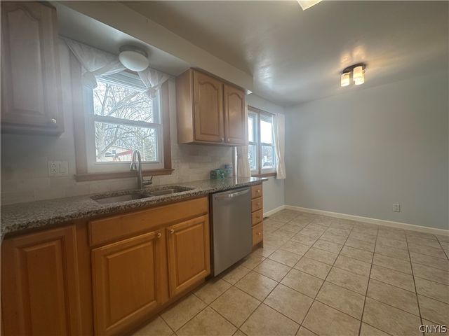 412 Sunflower Drive, Salina, NY 13088