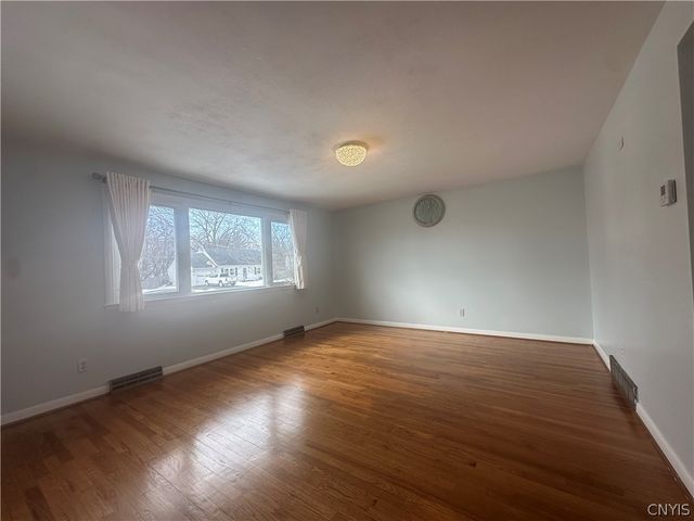 412 Sunflower Drive, Salina, NY 13088