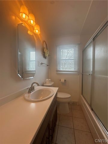 412 Sunflower Drive, Salina, NY 13088