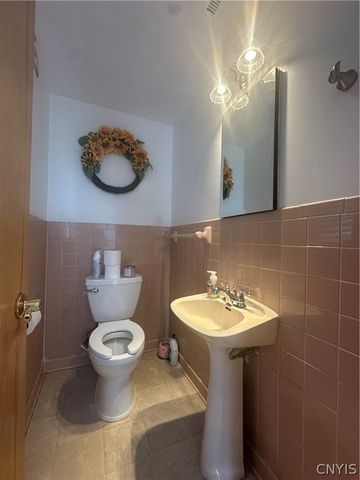 412 Sunflower Drive, Salina, NY 13088