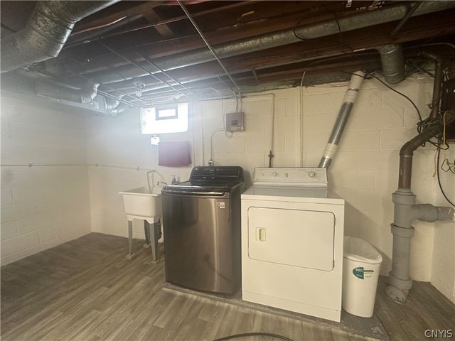 412 Sunflower Drive, Salina, NY 13088