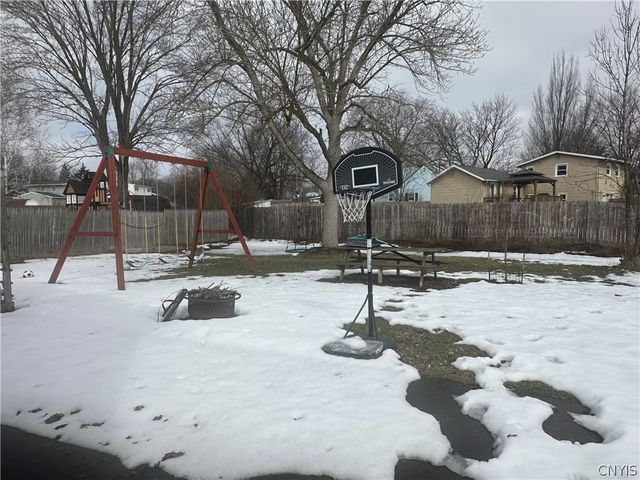 412 Sunflower Drive, Salina, NY 13088