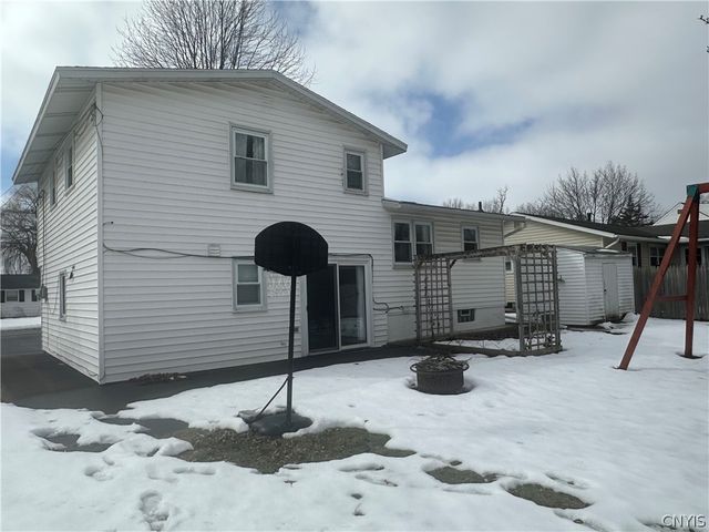 412 Sunflower Drive, Salina, NY 13088