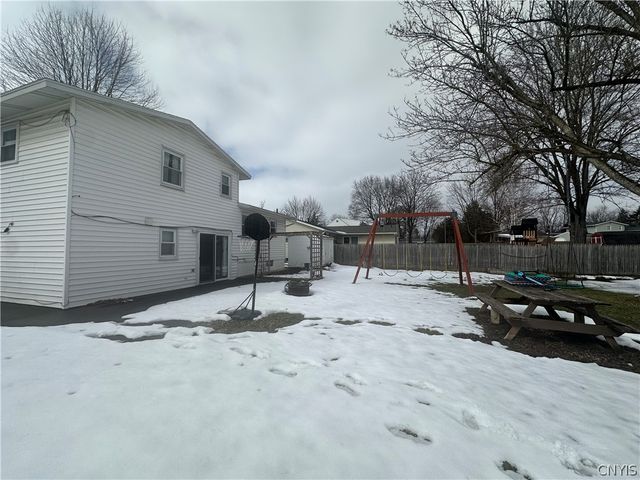 412 Sunflower Drive, Salina, NY 13088