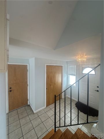 412 Sunflower Drive, Salina, NY 13088