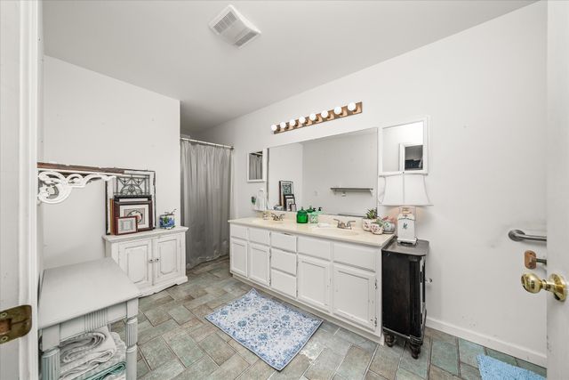 1025 N Maple Ave, Cookeville, TN 38501