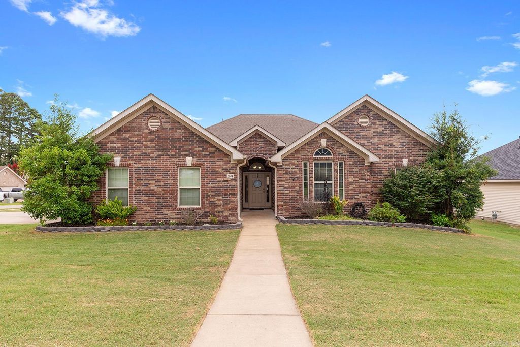 2104 Magna Carta Lane, Bryant, AR 72022