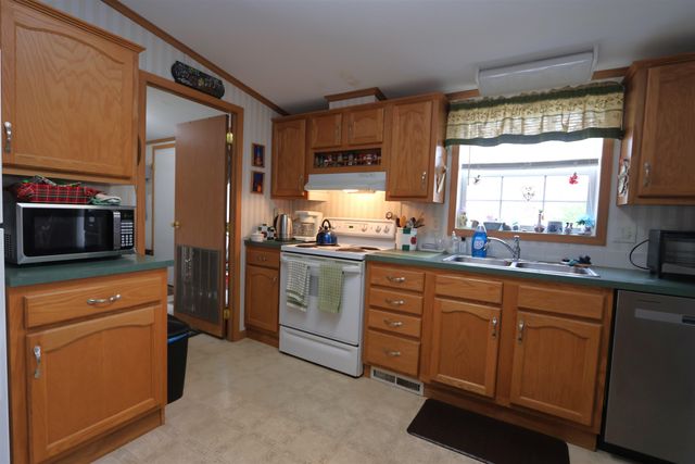 422 Friar Tuck Drive, Exeter, NH 03833
