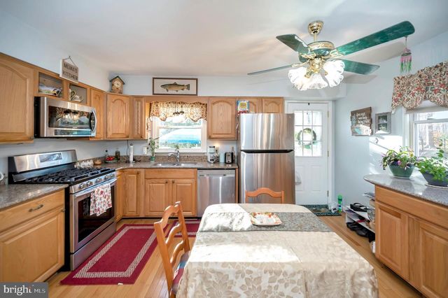 18 WINSLOW RD, Fredericksburg, VA 22406