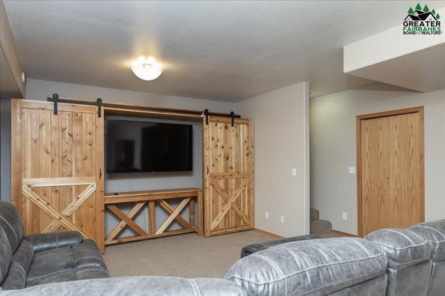 320 WOODLAND AVENUE, Fairbanks, AK 99712