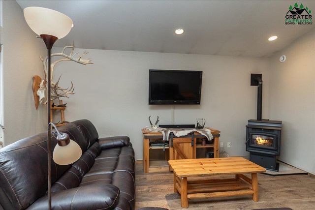 320 WOODLAND AVENUE, Fairbanks, AK 99712