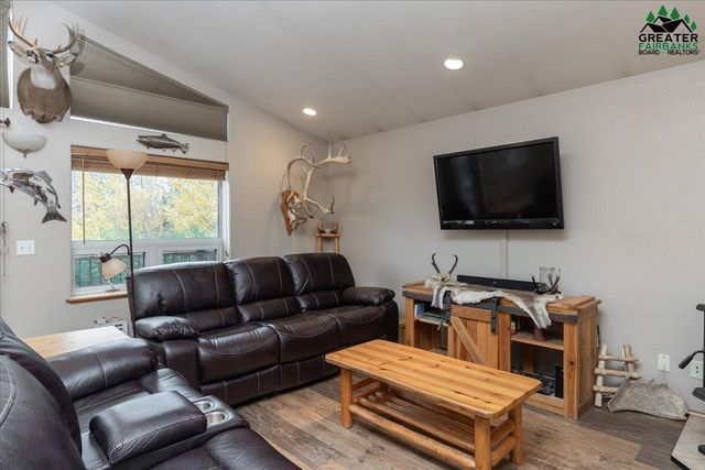 320 WOODLAND AVENUE, Fairbanks, AK 99712