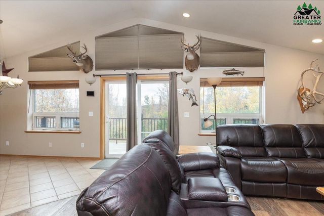 320 WOODLAND AVENUE, Fairbanks, AK 99712