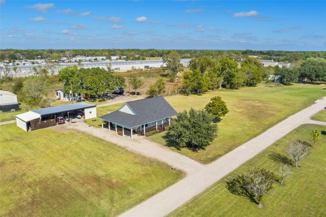 17807 County Rd 127, Pearland, TX 77581