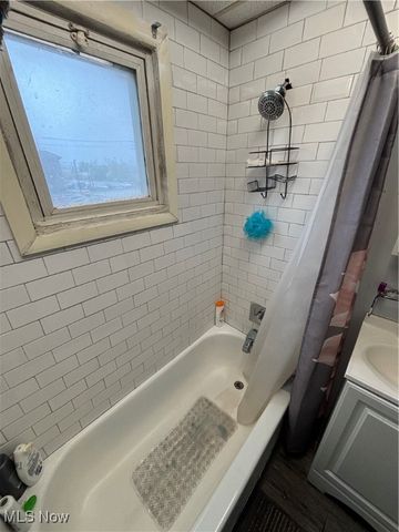 4017 E 54th Street, Newburgh Heights, OH 44105