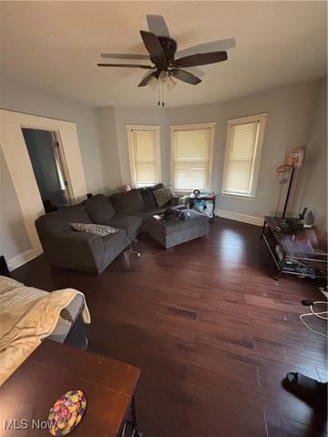 4017 E 54th Street, Newburgh Heights, OH 44105