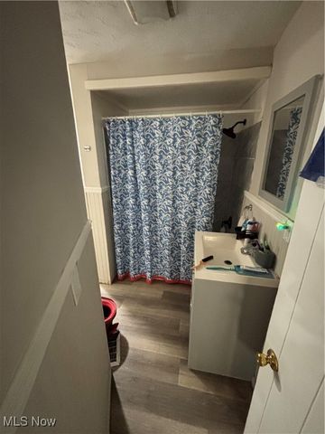 4017 E 54th Street, Newburgh Heights, OH 44105