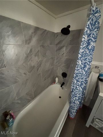 4017 E 54th Street, Newburgh Heights, OH 44105