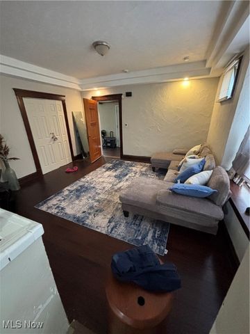 4017 E 54th Street, Newburgh Heights, OH 44105