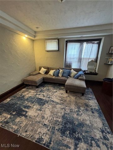 4017 E 54th Street, Newburgh Heights, OH 44105