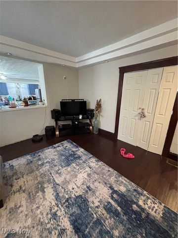 4017 E 54th Street, Newburgh Heights, OH 44105