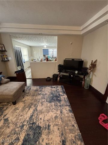 4017 E 54th Street, Newburgh Heights, OH 44105