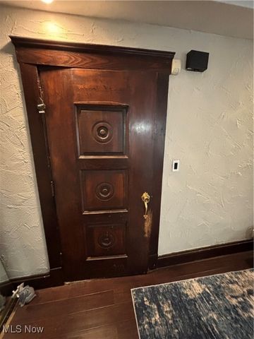 4017 E 54th Street, Newburgh Heights, OH 44105