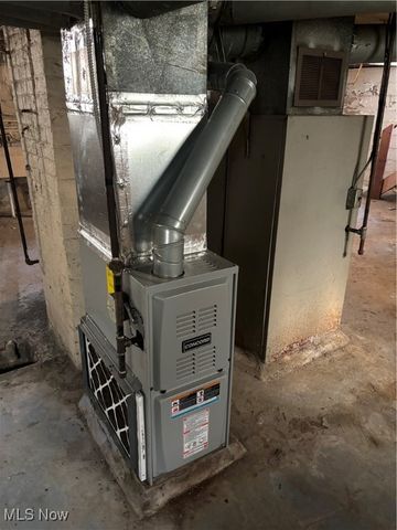 4017 E 54th Street, Newburgh Heights, OH 44105