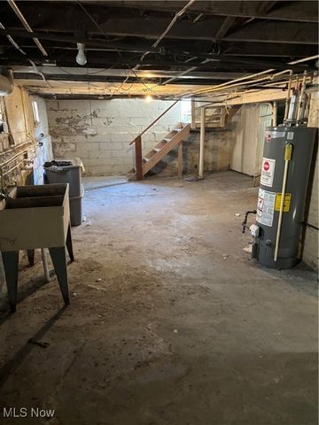 4017 E 54th Street, Newburgh Heights, OH 44105