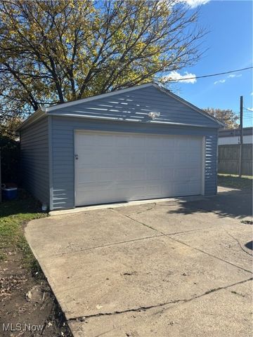 4017 E 54th Street, Newburgh Heights, OH 44105