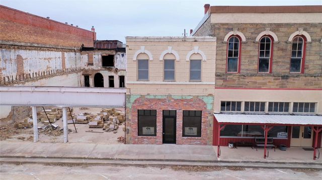 111 W Gilbert Street, Henrietta, TX 76365
