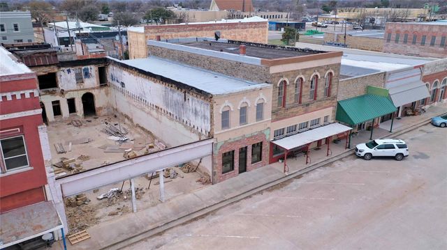 111 W Gilbert Street, Henrietta, TX 76365