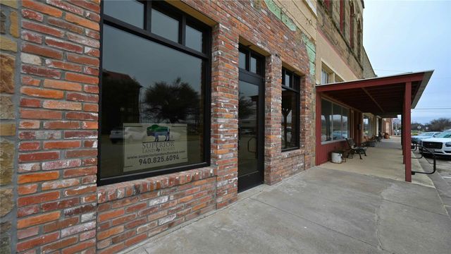 111 W Gilbert Street, Henrietta, TX 76365