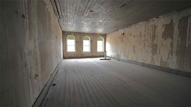 111 W Gilbert Street, Henrietta, TX 76365