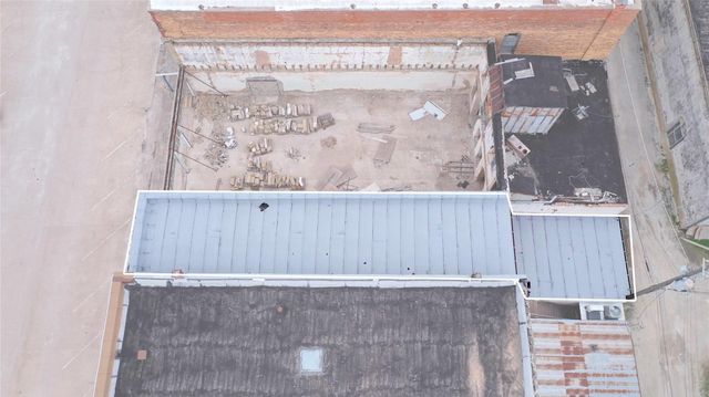 111 W Gilbert Street, Henrietta, TX 76365