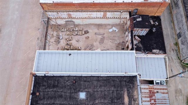 111 W Gilbert Street, Henrietta, TX 76365
