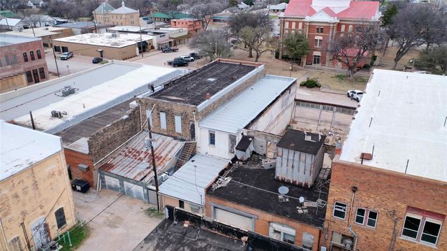 111 W Gilbert Street, Henrietta, TX 76365