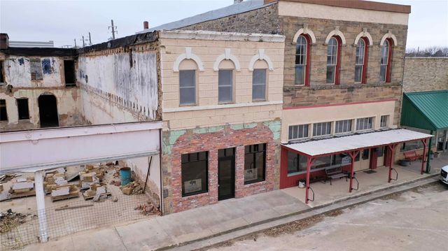 111 W Gilbert Street, Henrietta, TX 76365