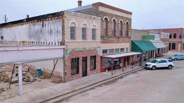 111 W Gilbert Street, Henrietta, TX 76365
