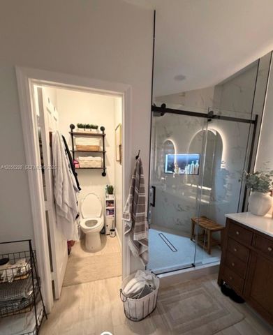 2116 NE 38th Rd, Homestead, FL 33033
