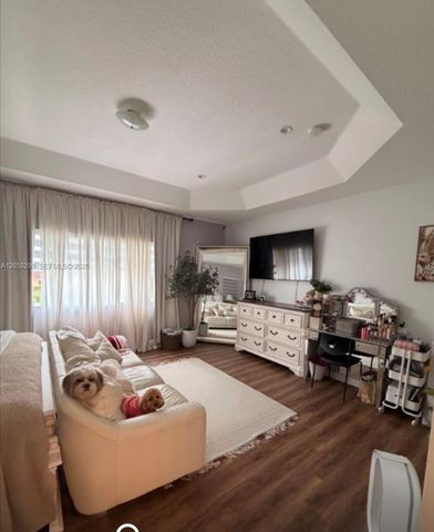 2116 NE 38th Rd, Homestead, FL 33033