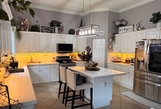 2116 NE 38th Rd, Homestead, FL 33033