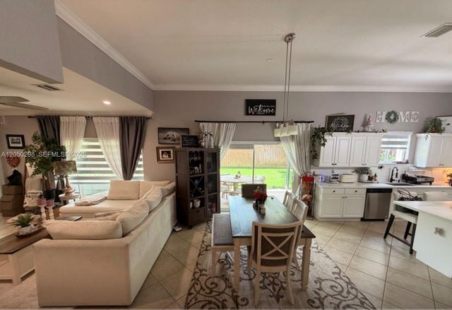 2116 NE 38th Rd, Homestead, FL 33033