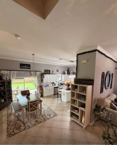 2116 NE 38th Rd, Homestead, FL 33033