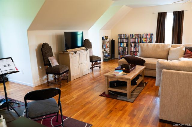 7 Victorian Court, Milton, NY 12547