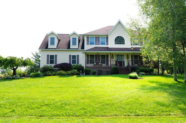 7 Victorian Court, Milton, NY 12547