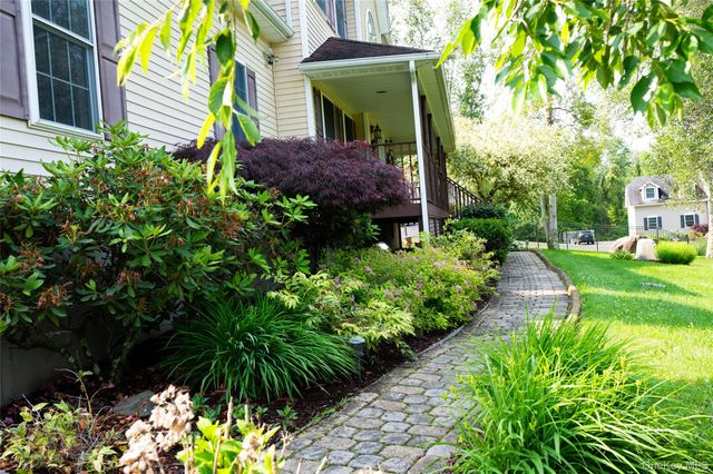 7 Victorian Court, Milton, NY 12547