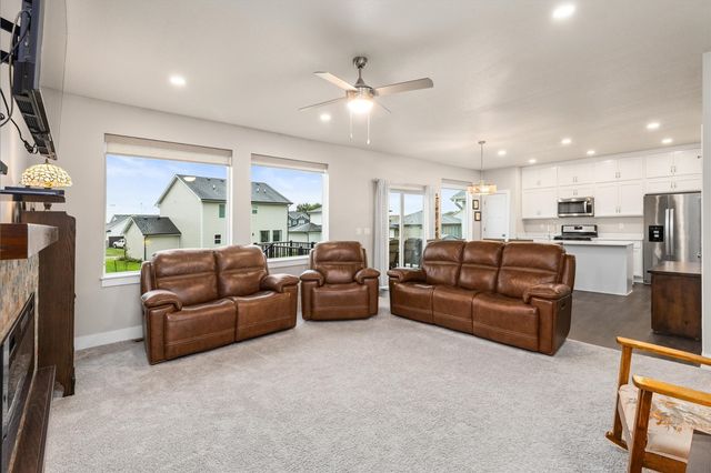 1000 NE 14th Street, Grimes, IA 50111